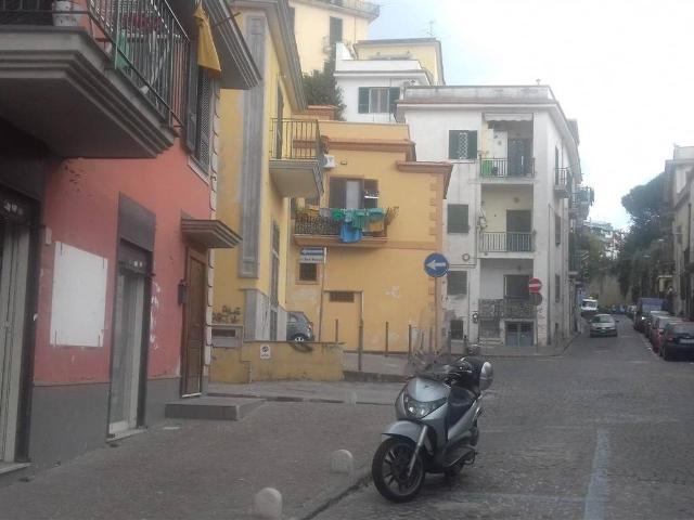 Locale Commerciale in affitto a Rione Bognar, Pozzuoli