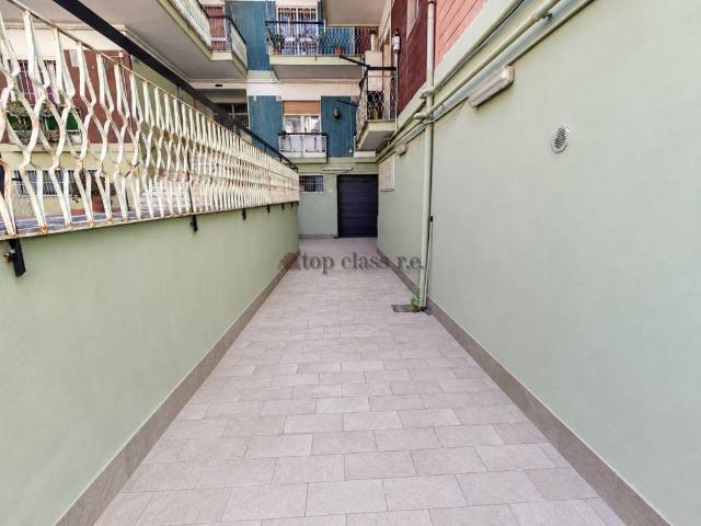 Locale Commerciale in affitto a Rione Bognar, Pozzuoli