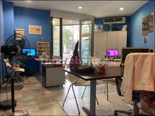 Locale Commerciale in affitto a Rione Bognar, Pozzuoli