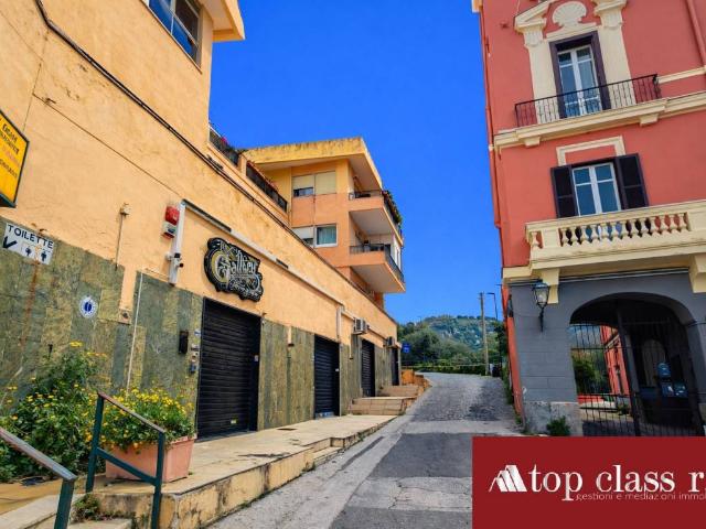 Locale Commerciale in affitto a Pisciarelli, Pozzuoli