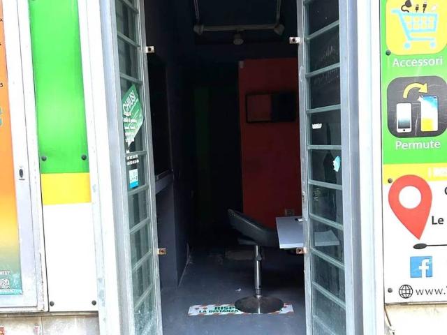 Locale Commerciale in affitto a Pozzuoli, Campania