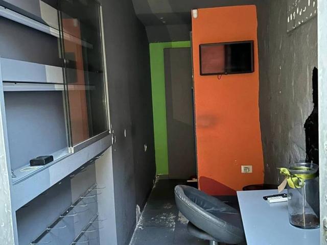 Locale Commerciale in affitto a Pozzuoli, Campania