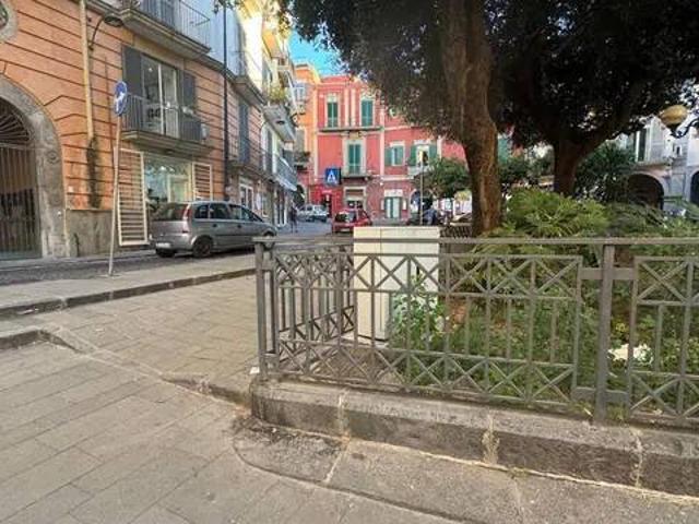 Locale Commerciale in affitto a Rione Ortodonico, Pozzuoli
