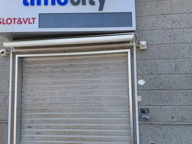 Locale Commerciale in affitto a Rione Bognar, Pozzuoli