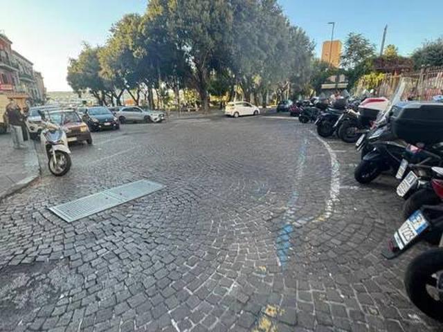 Locale Commerciale in affitto a Rione Ortodonico, Pozzuoli