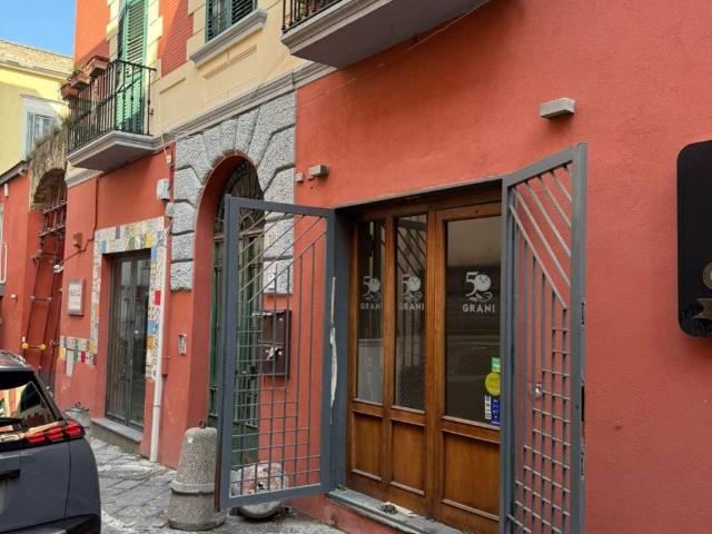 Locale Commerciale in affitto a Rione Ortodonico, Pozzuoli