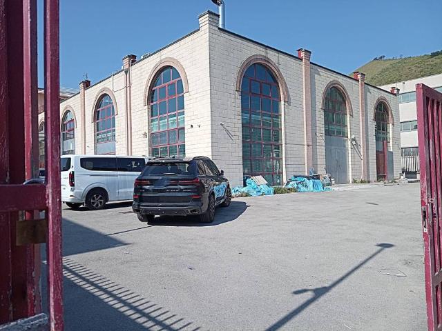Locale Commerciale in affitto a Cigliano, Pozzuoli