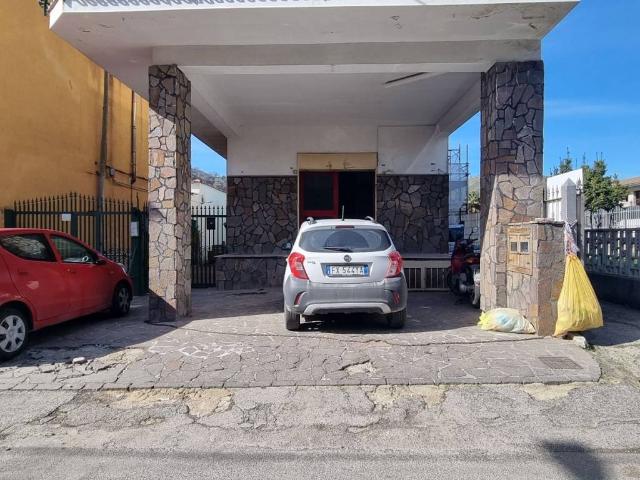 Locale Commerciale in affitto a Cigliano, Pozzuoli