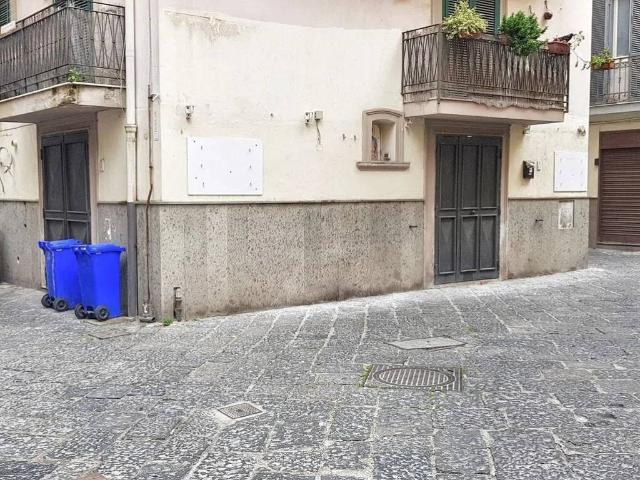 Locale Commerciale in affitto a Rione Bognar, Pozzuoli