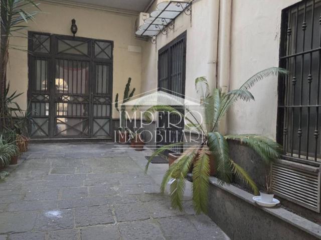 Locale Commerciale in affitto a Rione Ortodonico, Pozzuoli