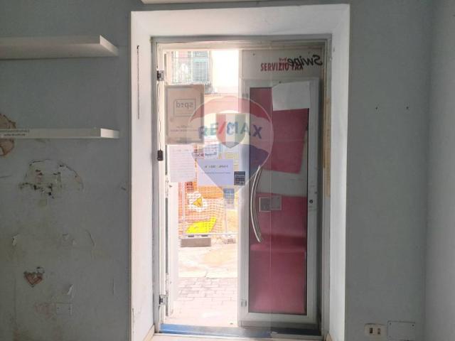 Locale Commerciale in affitto a Rione Ortodonico, Pozzuoli