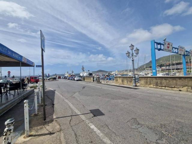Locale Commerciale in affitto a Rione Bognar, Pozzuoli