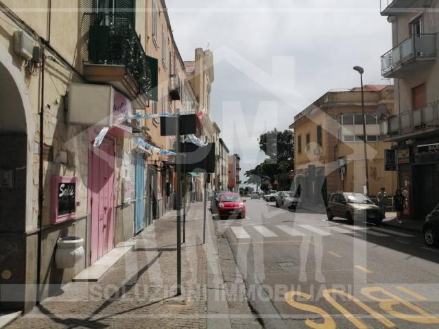 Locale Commerciale in affitto a Rione Ortodonico, Pozzuoli