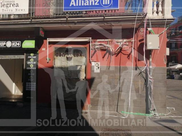 Locale Commerciale in affitto a Rione Ortodonico, Pozzuoli
