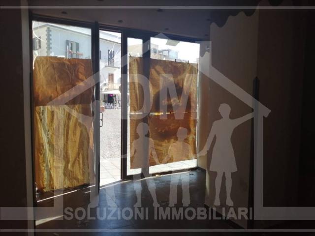 Locale Commerciale in affitto a Rione Ortodonico, Pozzuoli
