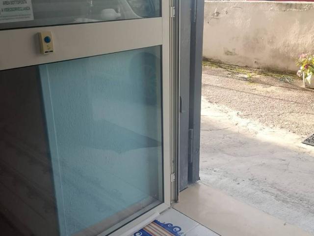 Locale Commerciale in affitto a Cigliano, Pozzuoli