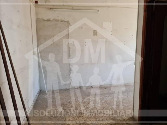 Locale Commerciale in affitto a Pozzuoli, Campania