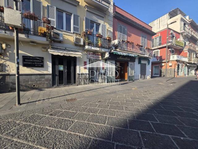 Locale Commerciale in affitto a Rione Ortodonico, Pozzuoli