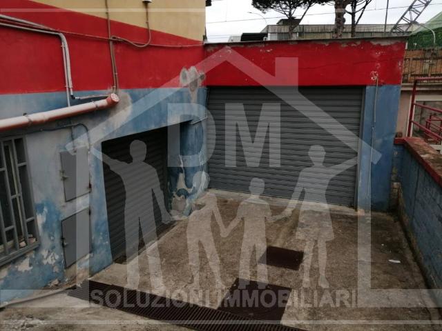 Locale Commerciale in affitto a Arco Felice, Pozzuoli