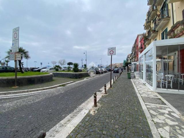 Locale Commerciale in affitto a Rione Ortodonico, Pozzuoli