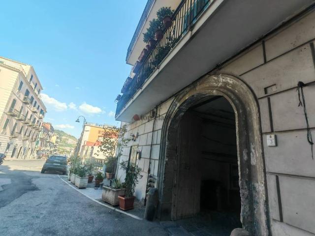 Locale Commerciale in affitto a Rione Ortodonico, Pozzuoli