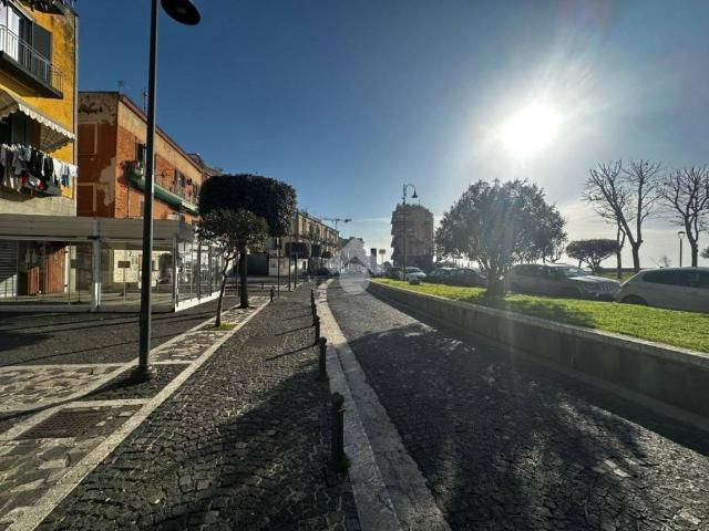 Locale Commerciale in affitto a Rione Ortodonico, Pozzuoli