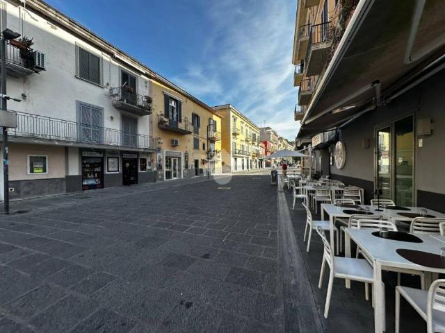 Locale Commerciale in affitto a Rione Ortodonico, Pozzuoli