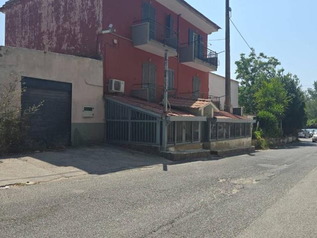 Locale Commerciale in affitto a Cigliano, Pozzuoli
