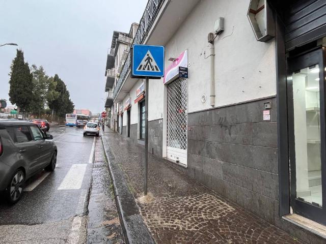 Locale Commerciale in affitto a Rione Ortodonico, Pozzuoli