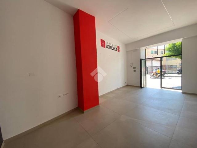 Locale Commerciale in affitto a Arco Felice, Pozzuoli