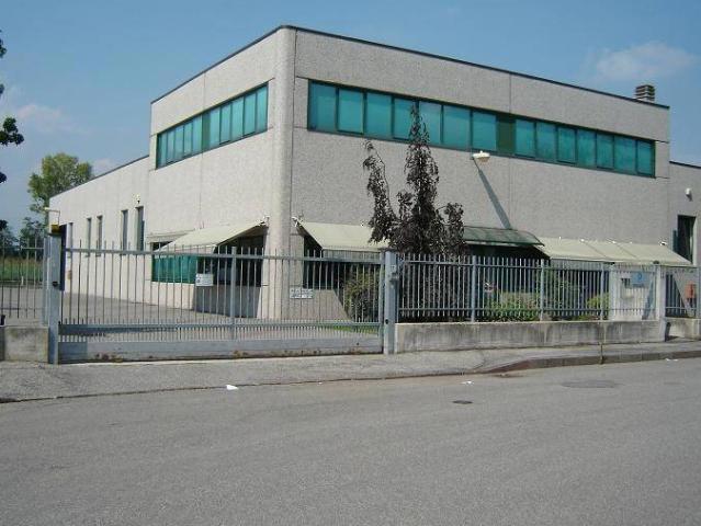 Locale Commerciale in affitto a Pozzuolo Martesana, Lombardia