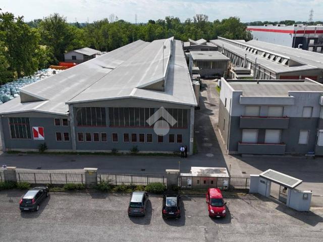 Locale Commerciale in affitto a Pozzuolo Martesana, Lombardia