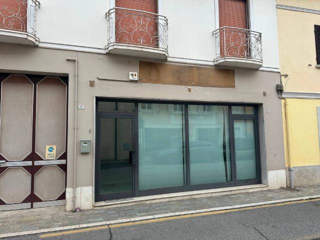 Locale Commerciale in affitto a Pralboino, Lombardia