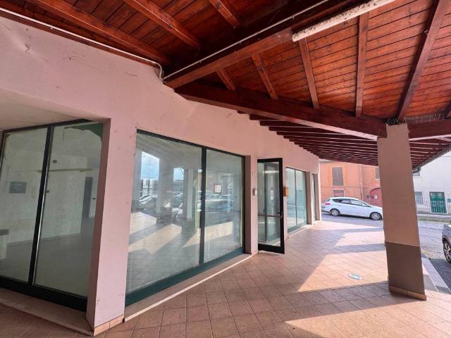 Locale Commerciale in affitto a Pralboino, Lombardia