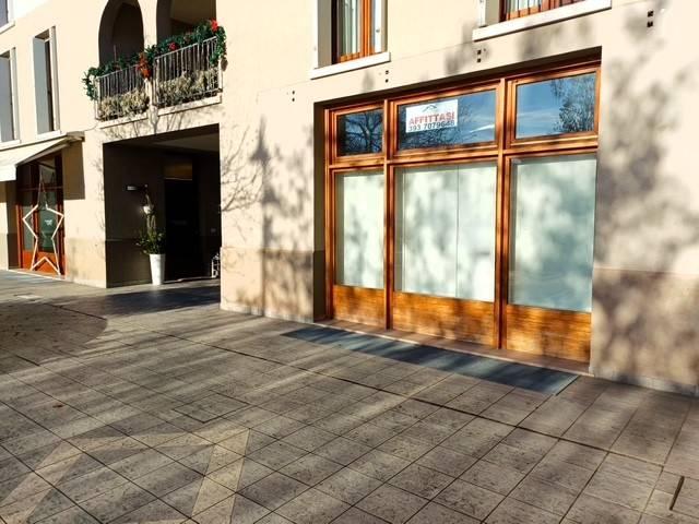 Locale Commerciale in affitto a Prata Di Pordenone, Friuli-Venezia Giulia