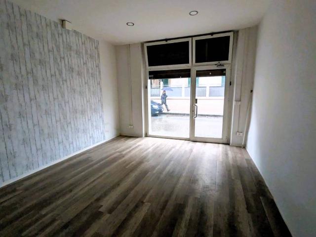 Locale Commerciale in affitto a I lecci, Prato