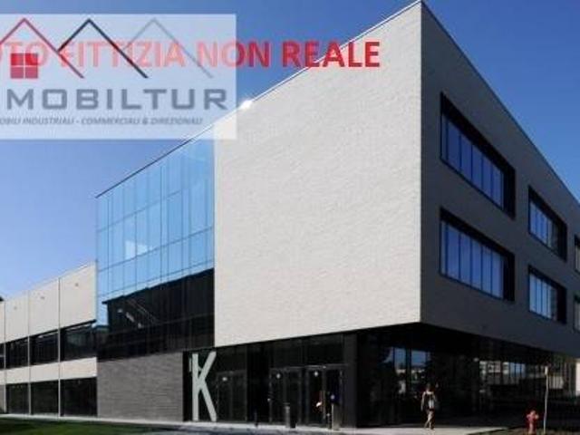 Locale Commerciale in affitto a Mezzana, Prato