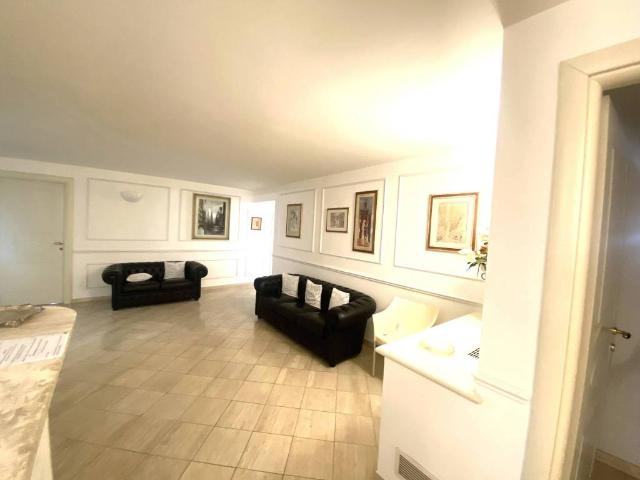 Locale Commerciale in affitto a Santa Gonda, Prato