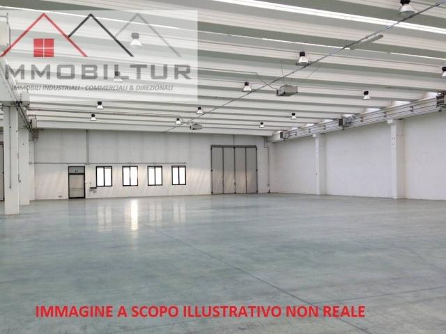 Locale Commerciale in affitto a Mezzana, Prato