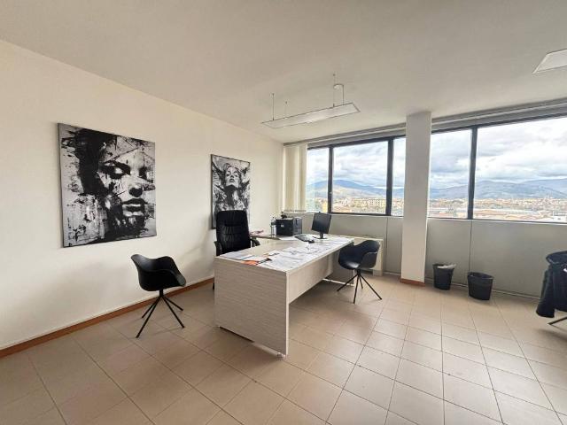 Locale Commerciale in affitto a San Paolo, Prato