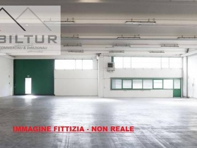 Locale Commerciale in affitto a Prato, La Querce