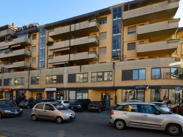 Locale Commerciale in affitto a il Cantiere, Prato