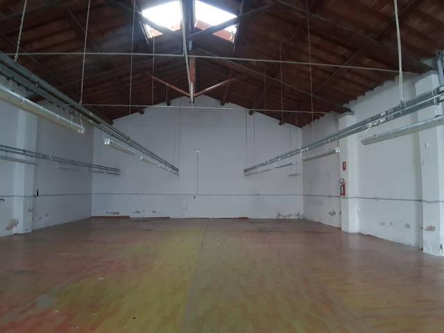 Locale Commerciale in affitto a Grignano, Prato