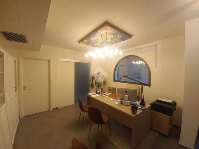 Locale Commerciale in affitto a Mezzana, Prato