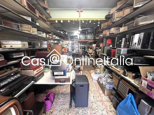 Locale Commerciale in affitto a Prato, Toscana