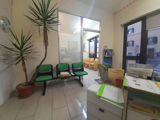 Locale Commerciale in affitto a I lecci, Prato