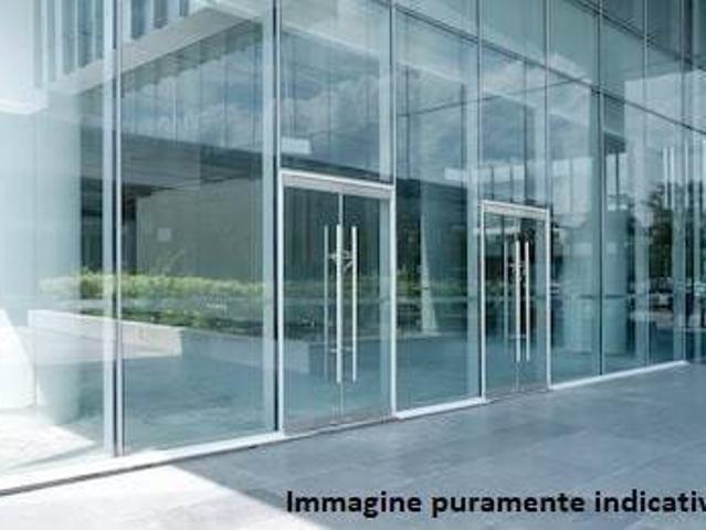 Locale Commerciale in affitto a San Paolo, Prato