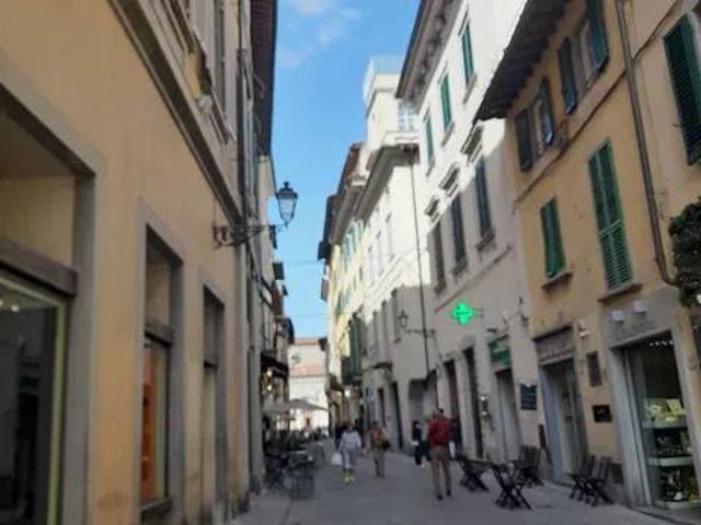 Locale Commerciale in affitto a Prato, Toscana
