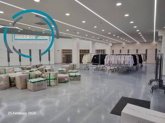 Locale Commerciale in affitto a Le Badie, Prato