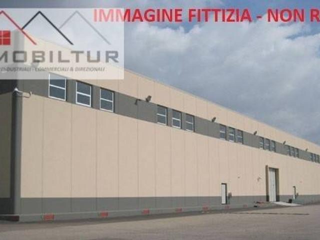 Locale Commerciale in affitto a Mezzana, Prato